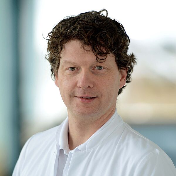 Priv.-Doz. Dr. med.<br>Stefan Döbele