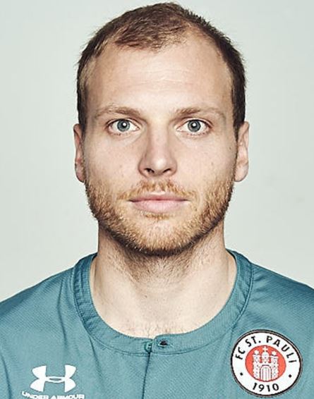<br>Niklas Hennecke, M.D.