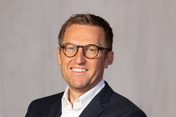 Dr. med.<br>Stefan Pecher