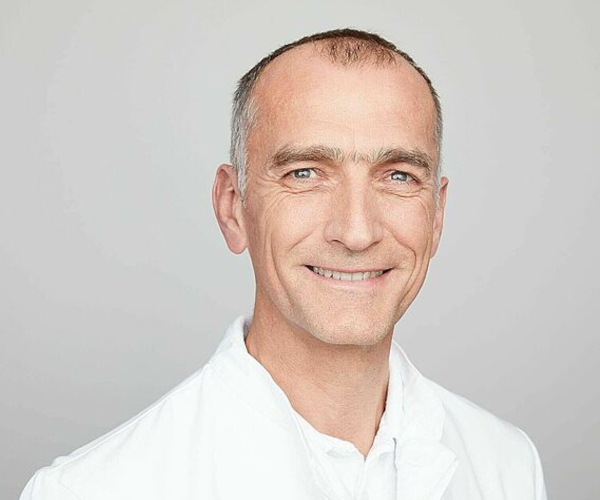 Dr. med.<br>Stefan Simmel